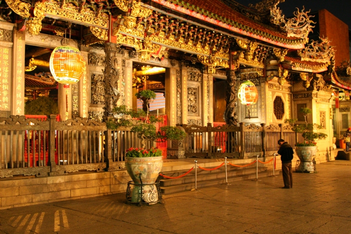 艋舺龙山寺 台北必玩景点